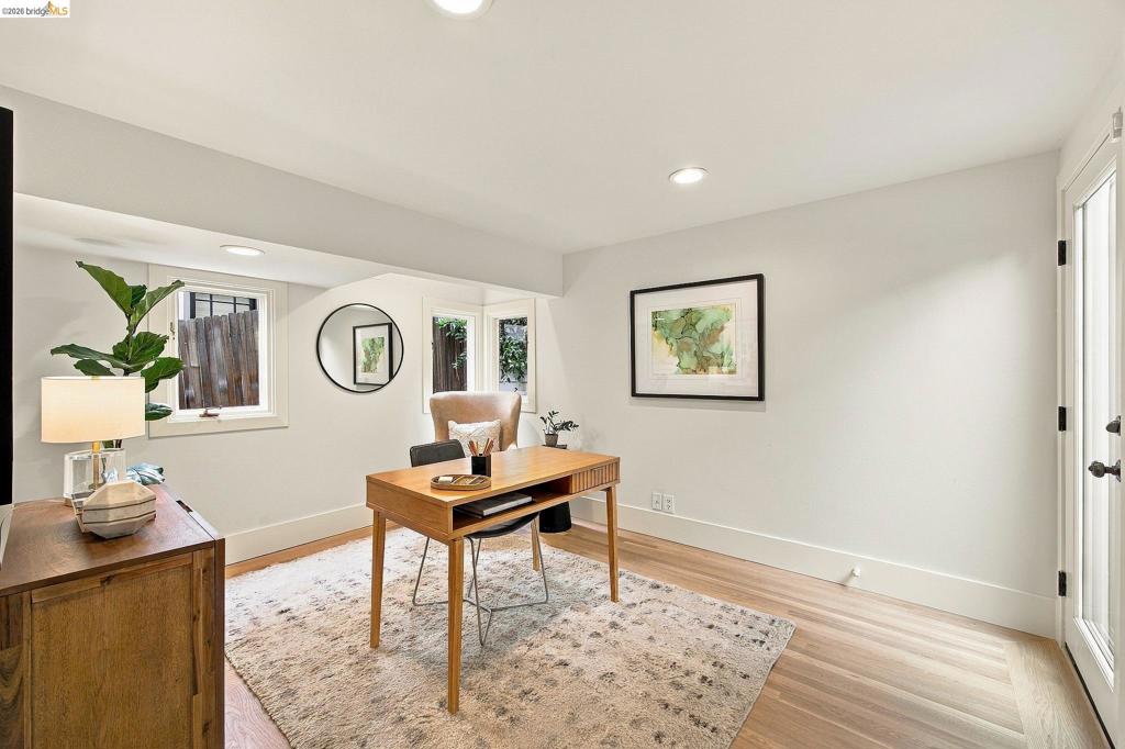 967 Grosvenor Place Property Photo 18
