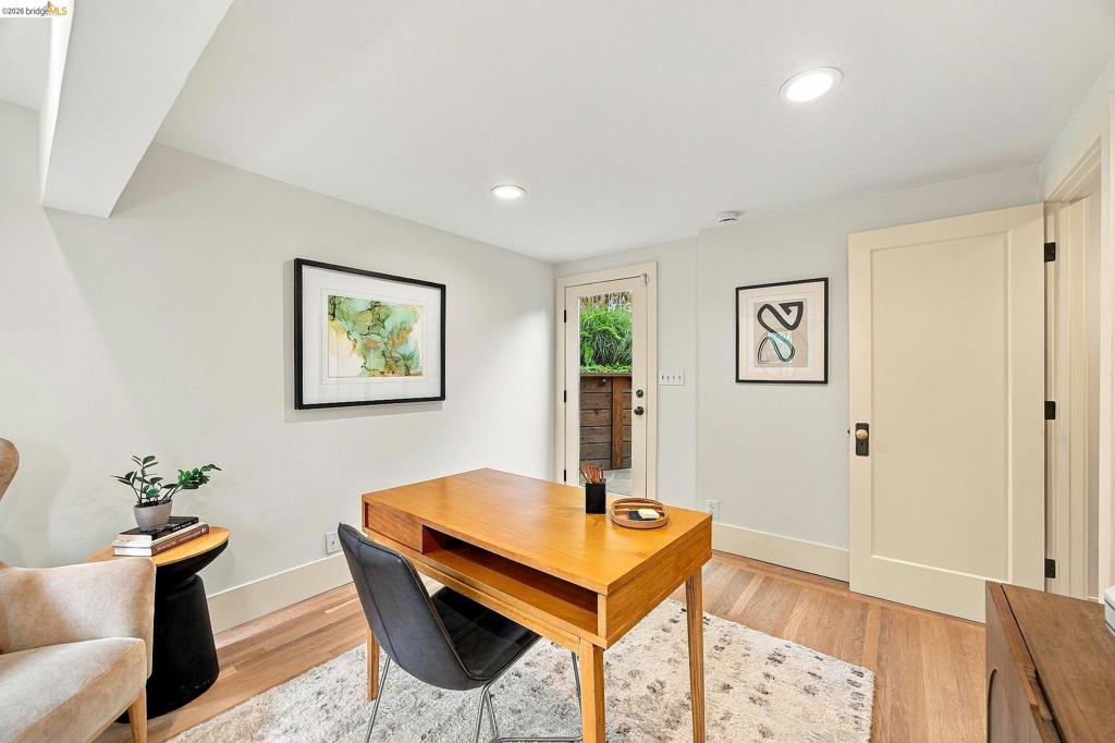 967 Grosvenor Place Property Photo 19