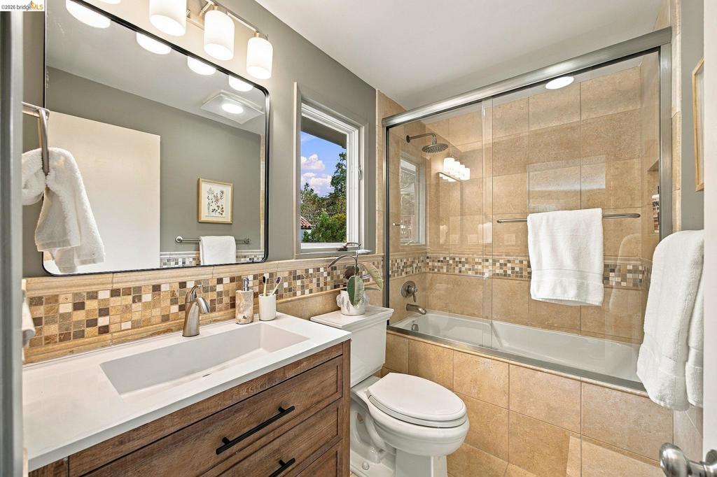 967 Grosvenor Place Property Photo 32