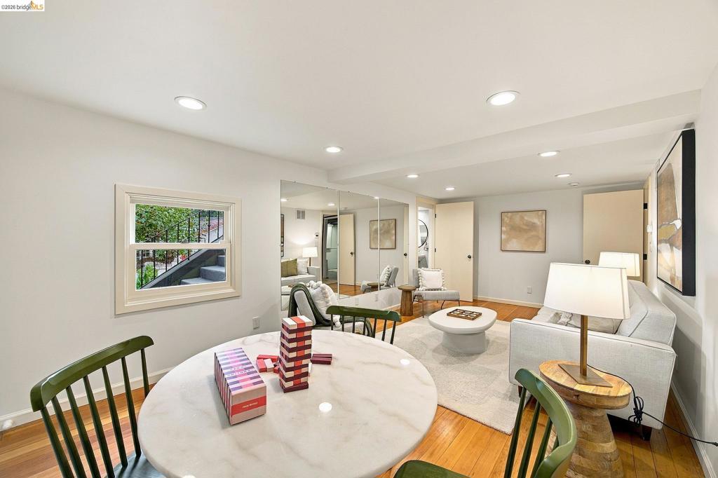 967 Grosvenor Place Property Photo 35