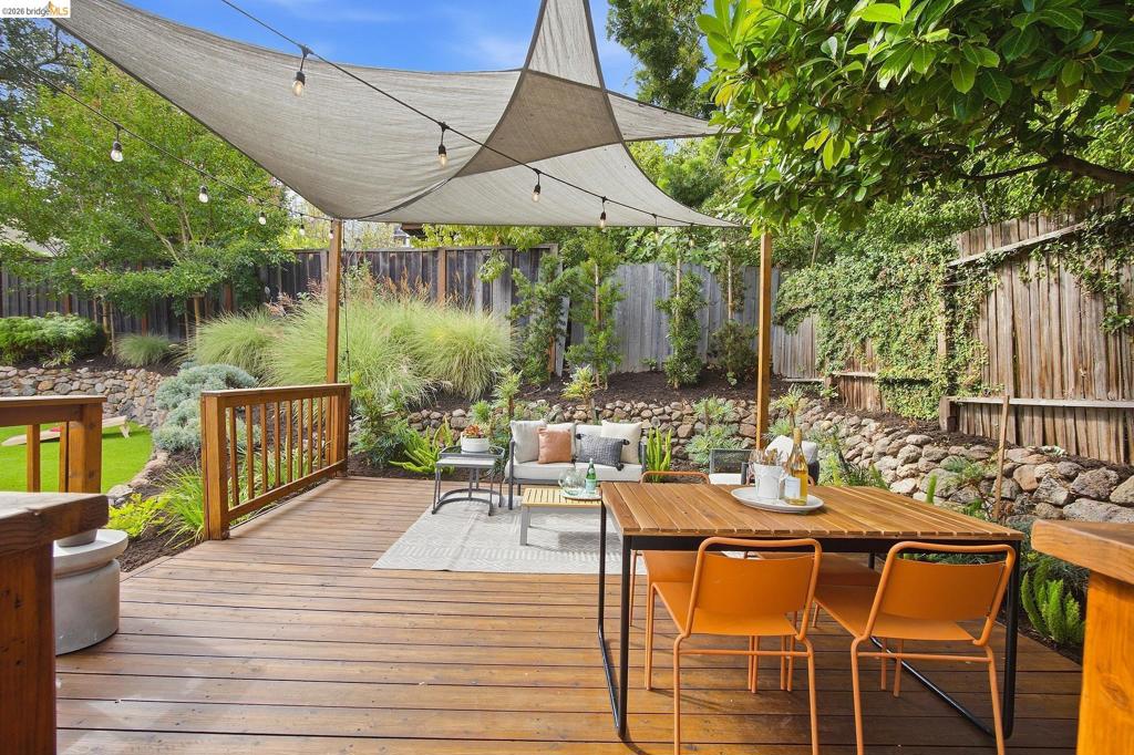 967 Grosvenor Place Property Photo 45
