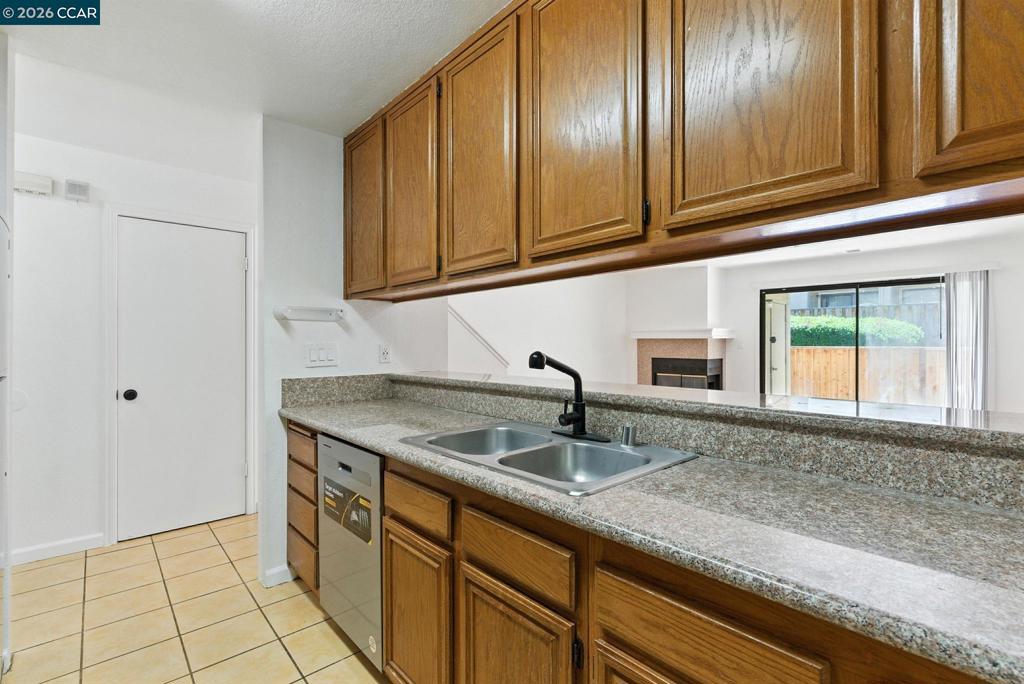 128 Peppermill Ln Property Photo 9