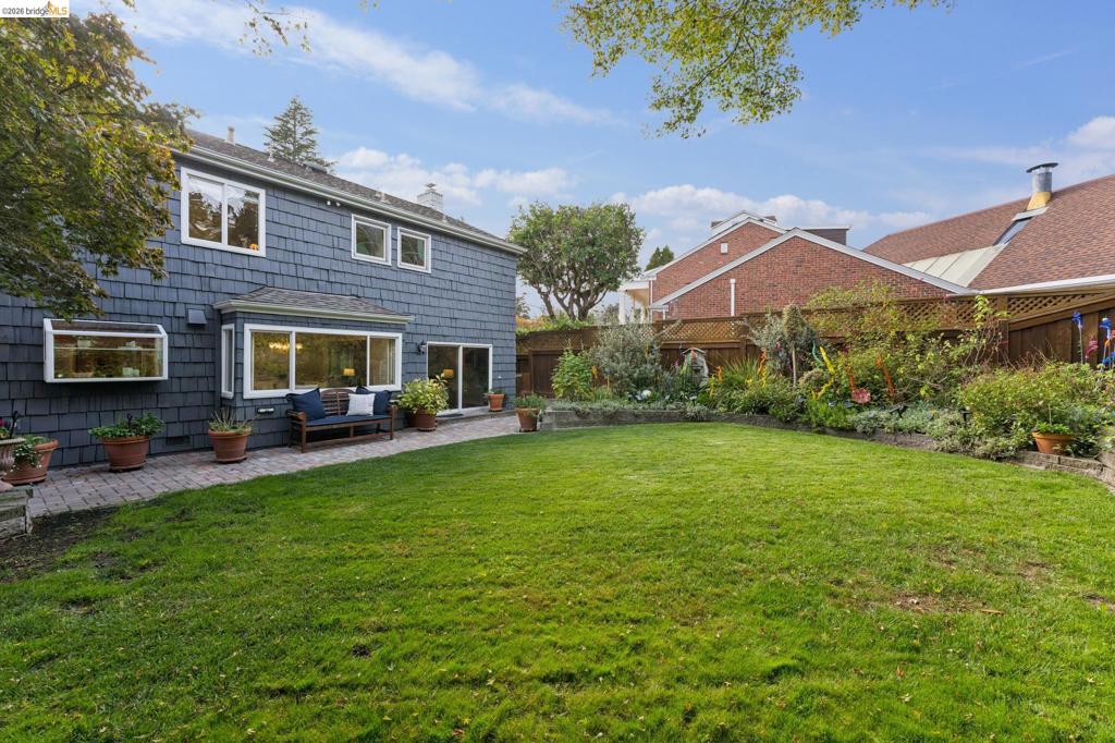 1140 Arlington Blvd. Property Photo 3