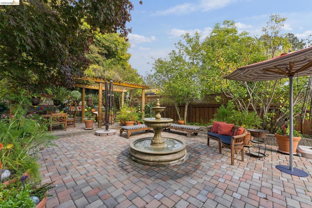 1140 Arlington Blvd. Property Photo 4