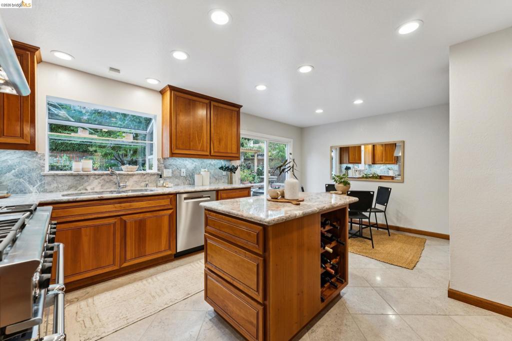 1140 Arlington Blvd. Property Photo 6