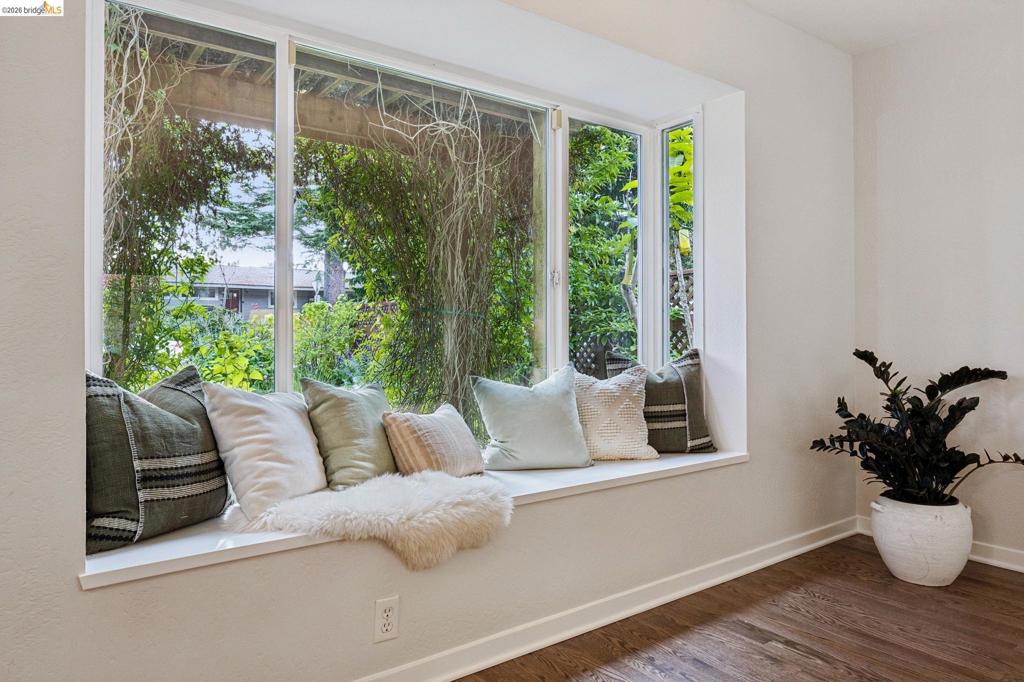 1140 Arlington Blvd. Property Photo 17