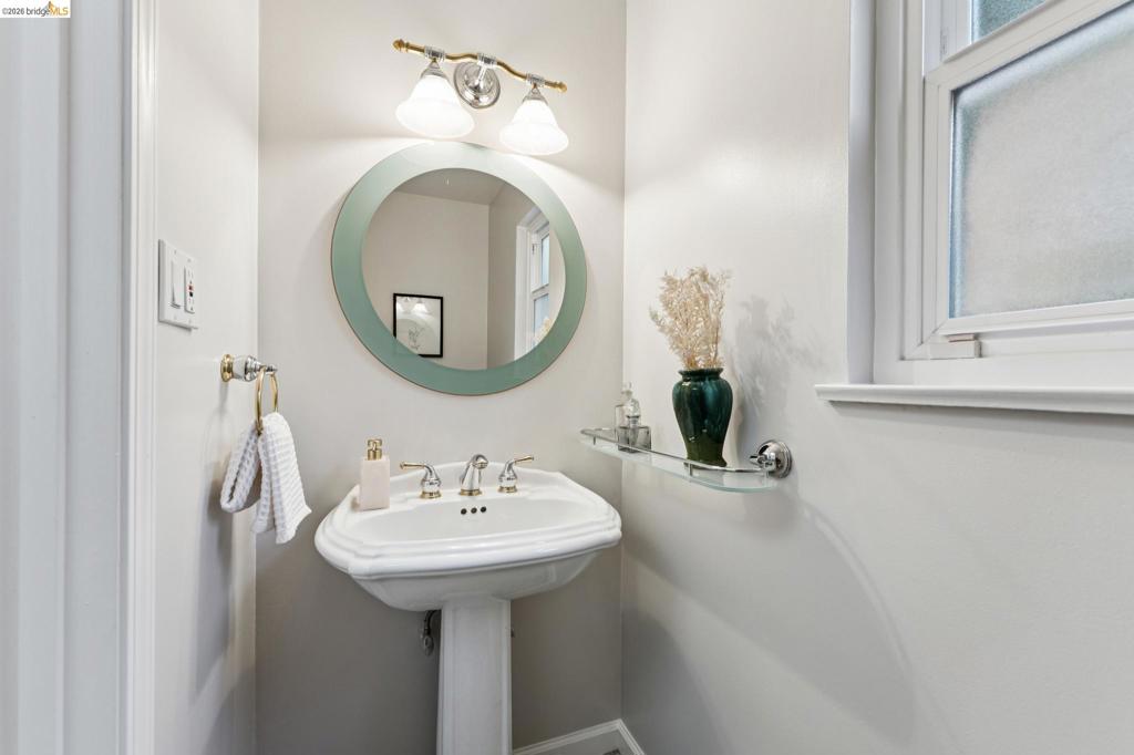 1140 Arlington Blvd. Property Photo 35