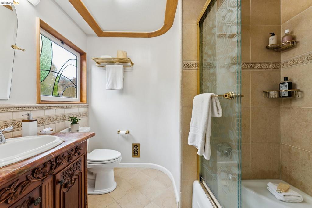 1140 Arlington Blvd. Property Photo 45