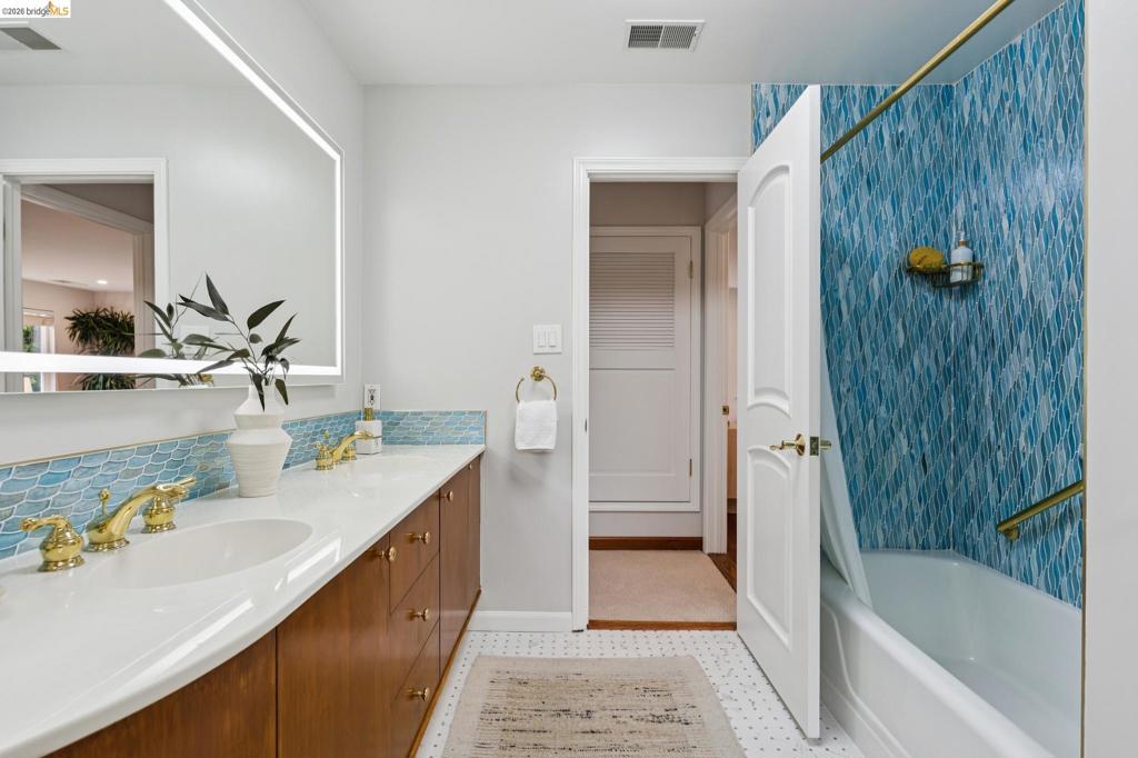 1140 Arlington Blvd. Property Photo 54