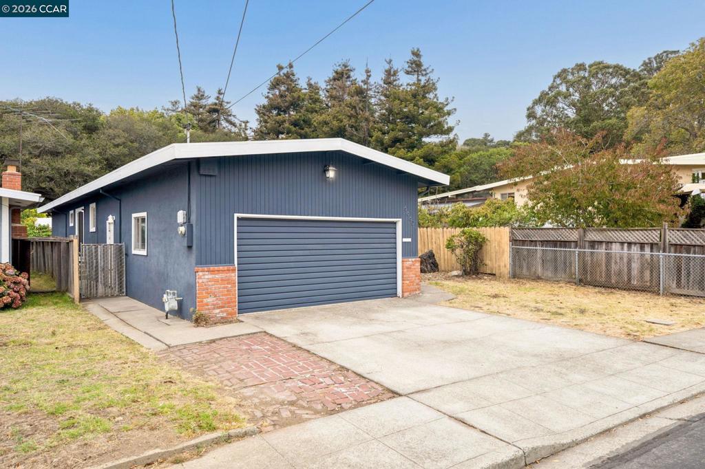 5660 Casino Ave Property Photo 4