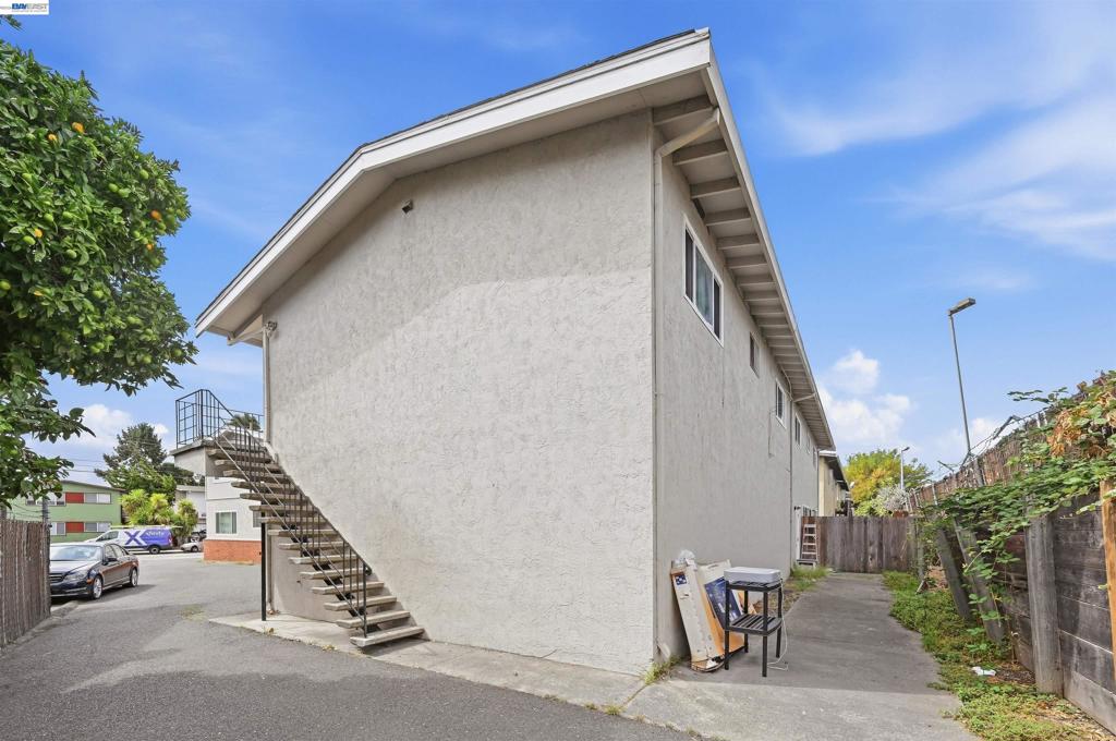 14746 Martell Ave Property Photo 4
