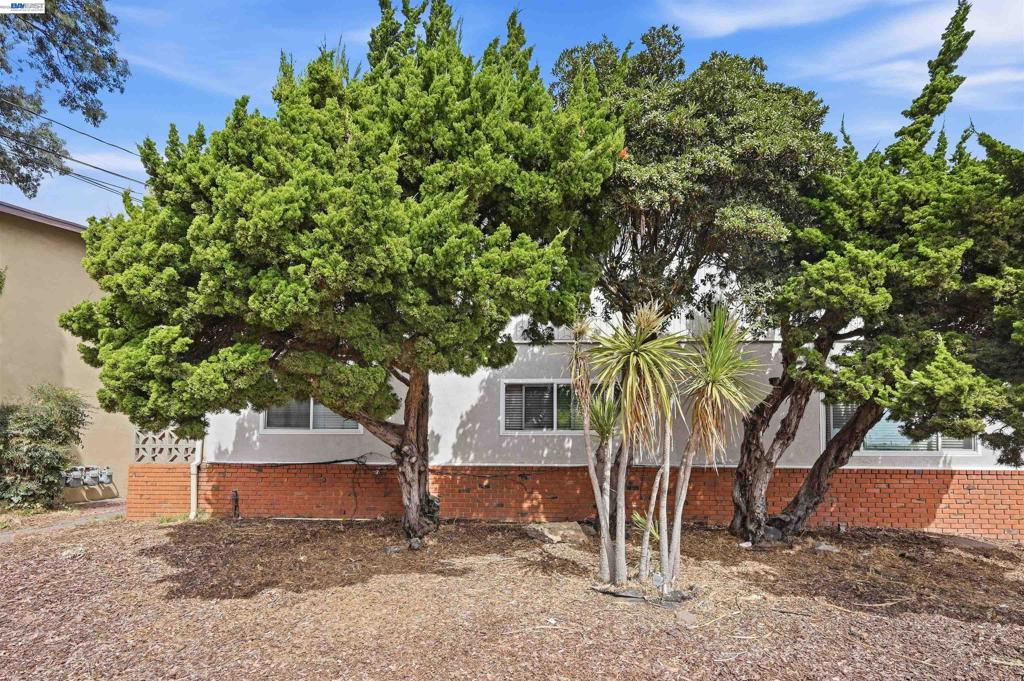 14746 Martell Ave Property Photo 8