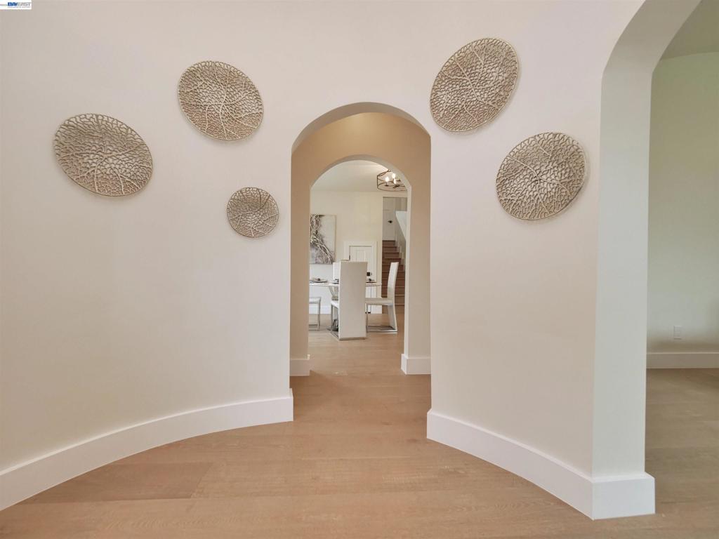 415 Berkeley Park Blvd Property Photo 3