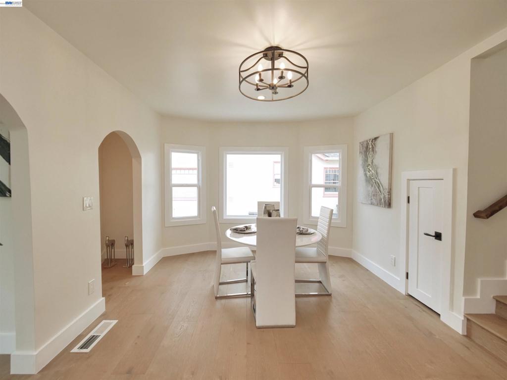 415 Berkeley Park Blvd Property Photo 5