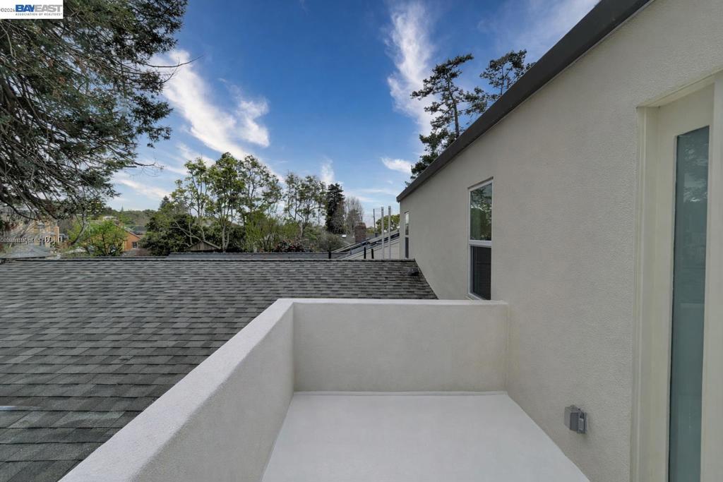 415 Berkeley Park Blvd Property Photo 17