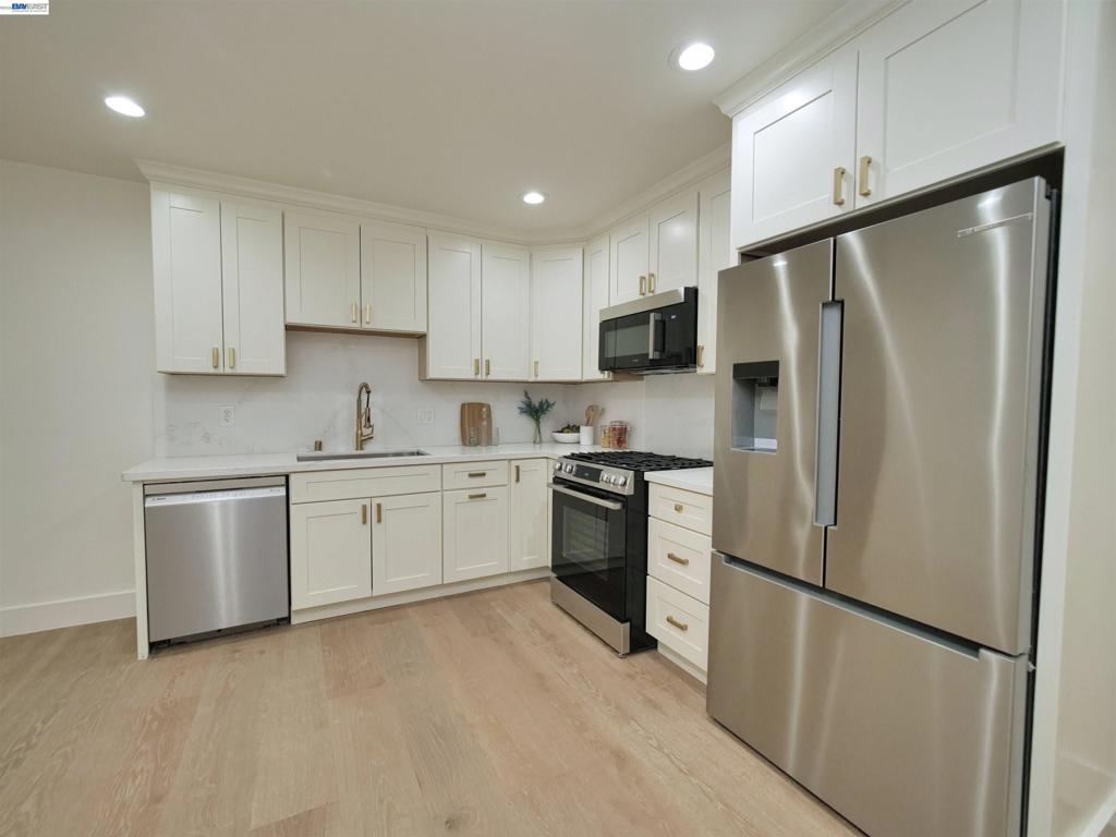 415 Berkeley Park Blvd Property Photo 25