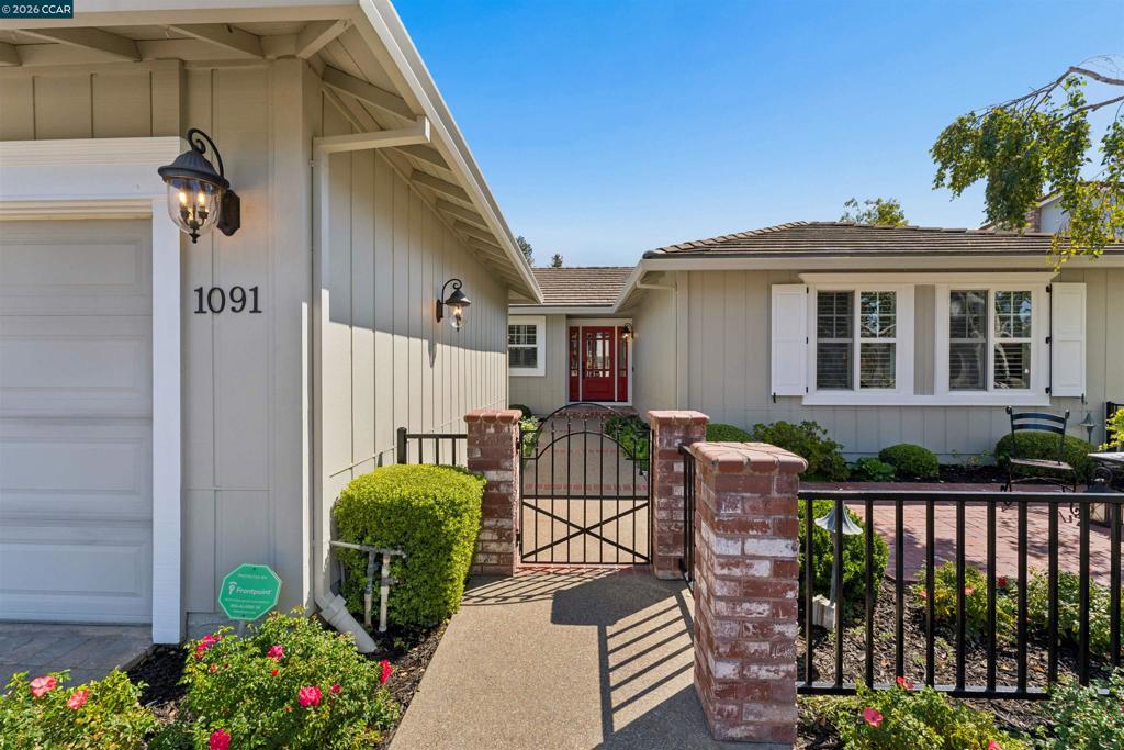 1091 Harvest Cir Property Photo 3
