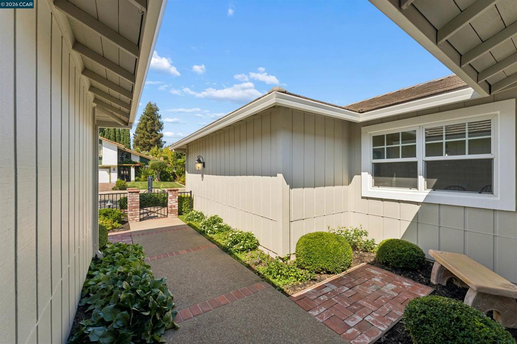1091 Harvest Cir Property Photo 5