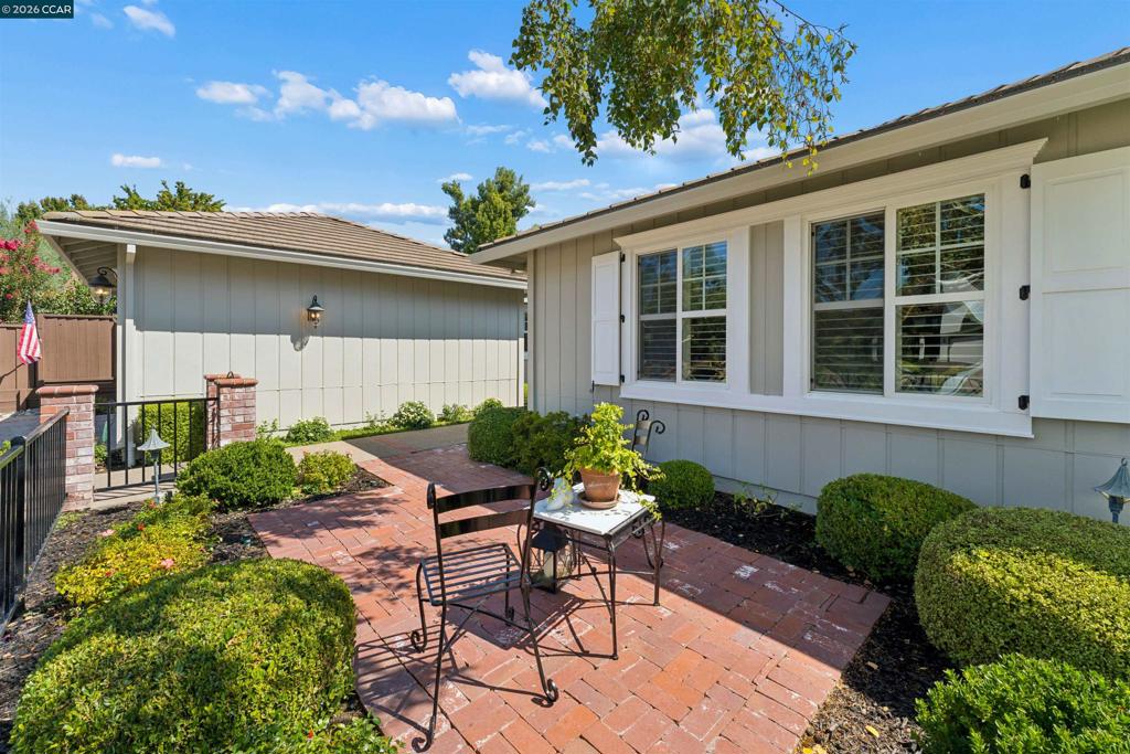 1091 Harvest Cir Property Photo 6