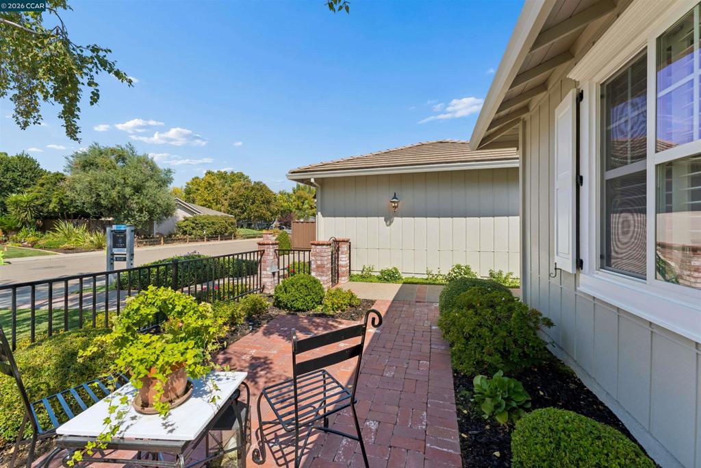 1091 Harvest Cir Property Photo 7