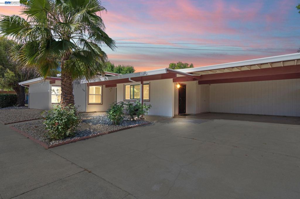 3107 Corona Dr Property Photo 1