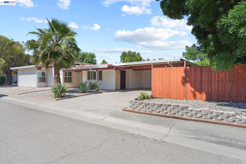 3107 Corona Dr Property Photo 2