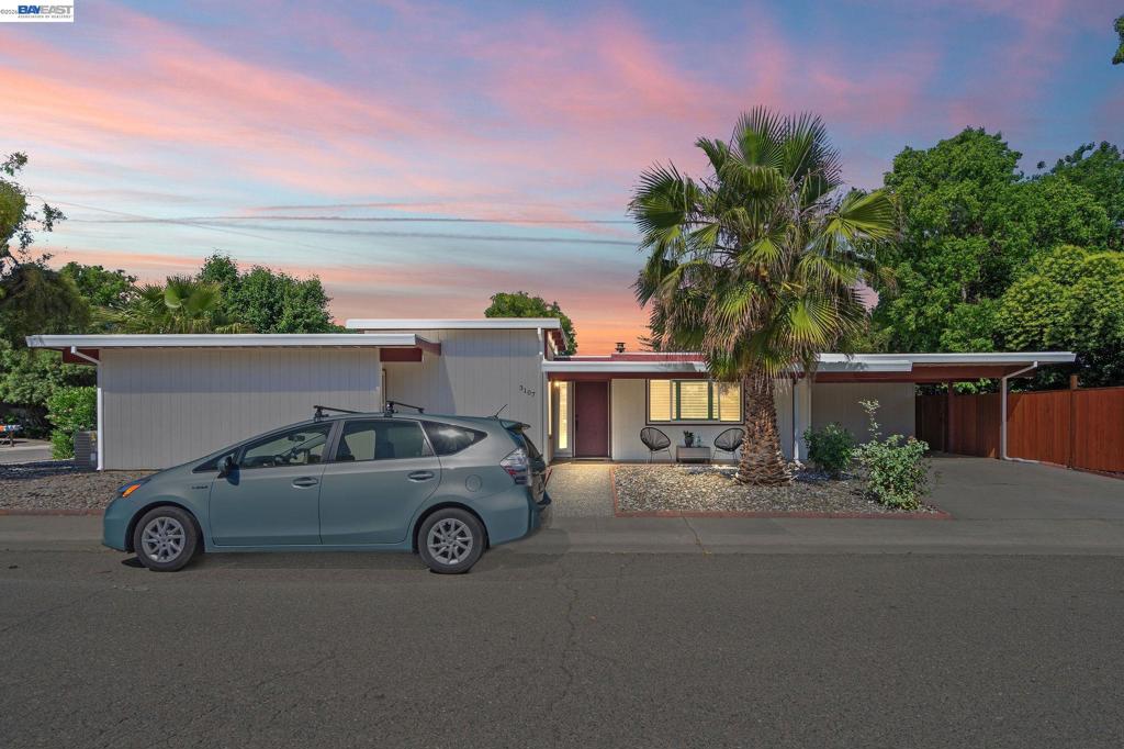 3107 Corona Dr Property Photo 4