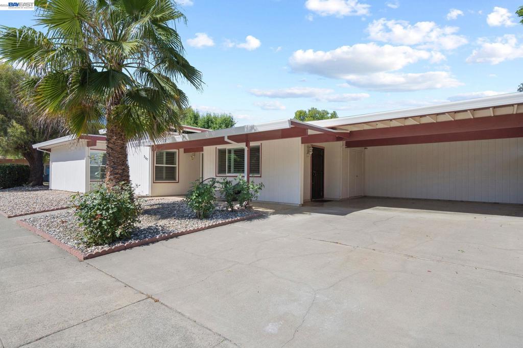 3107 Corona Dr Property Photo 5