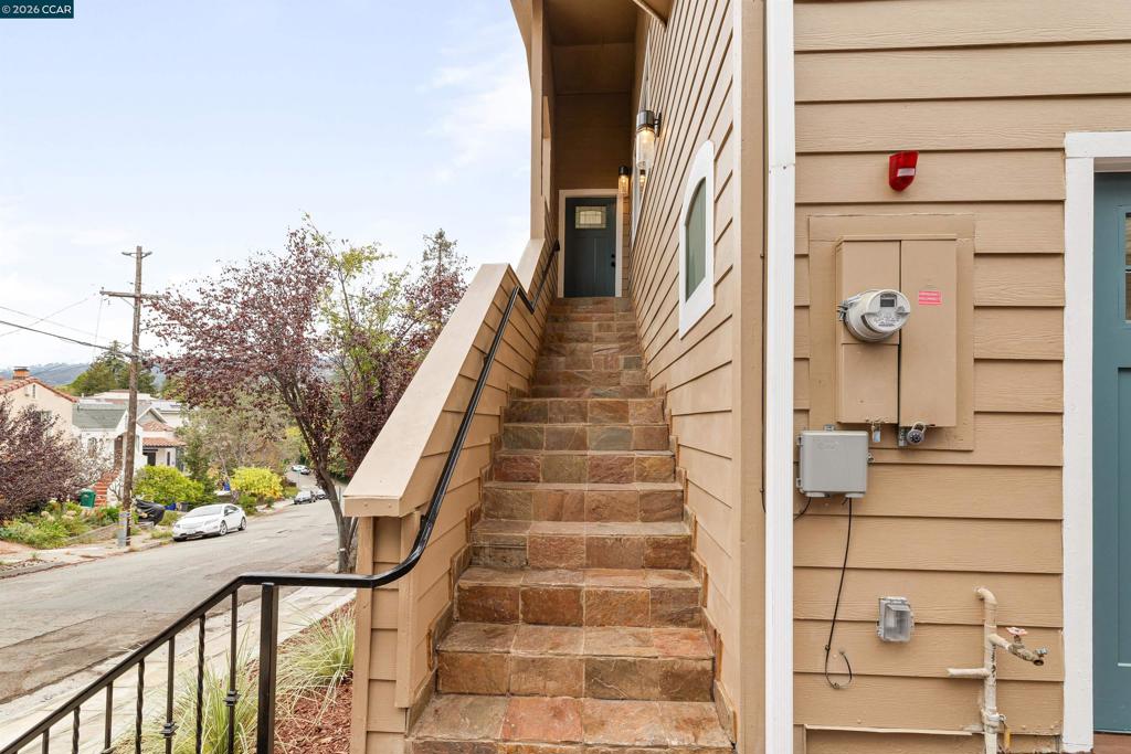 3426 Pierson St Property Photo 2
