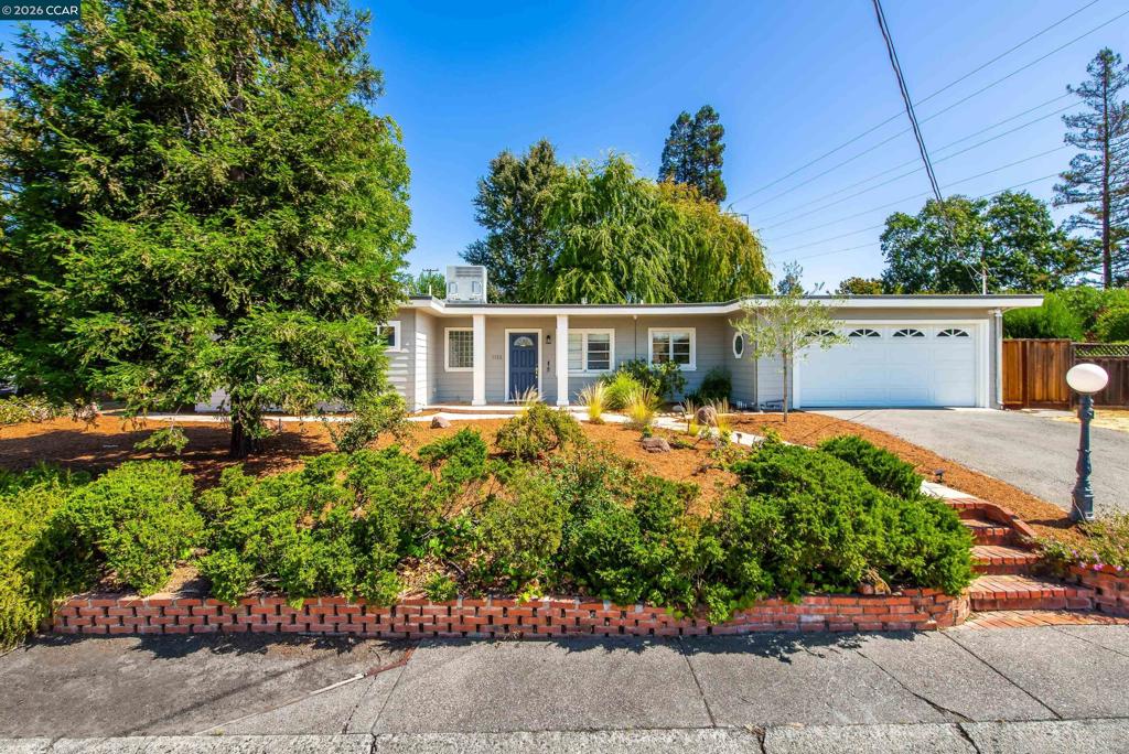 1132 Sunset Loop Property Photo 1