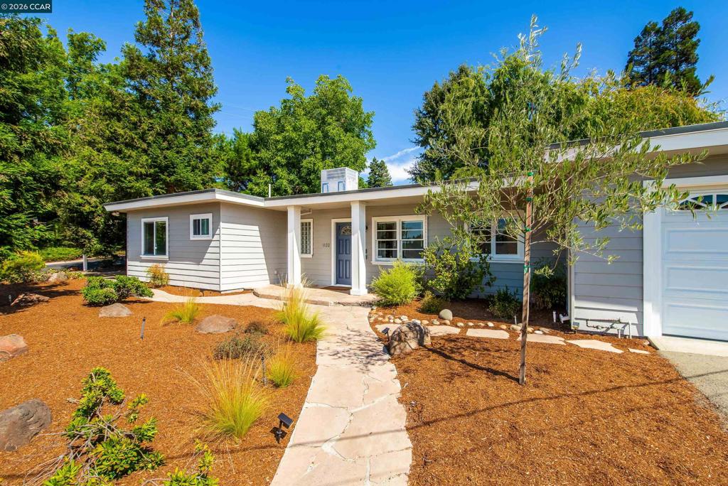 1132 Sunset Loop Property Photo 2