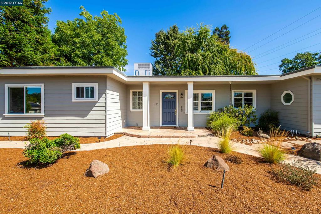 1132 Sunset Loop Property Photo 3