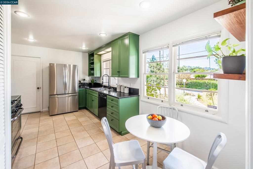 1132 Sunset Loop Property Photo 7