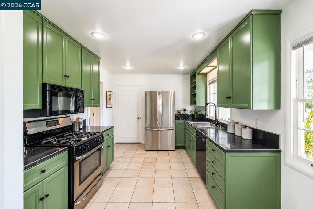 1132 Sunset Loop Property Photo 8