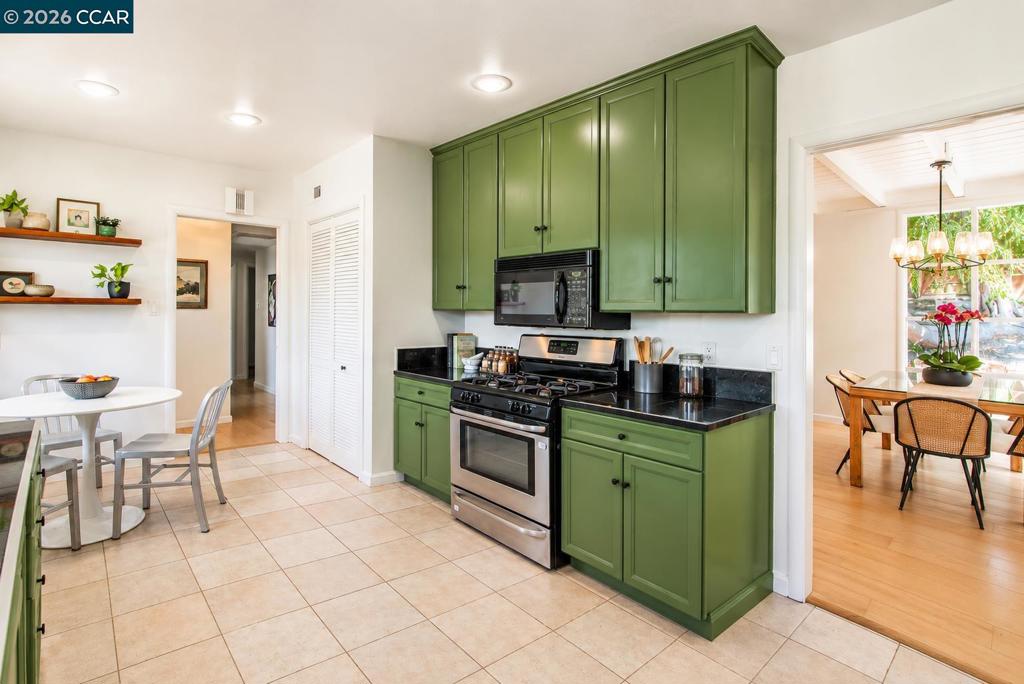 1132 Sunset Loop Property Photo 11