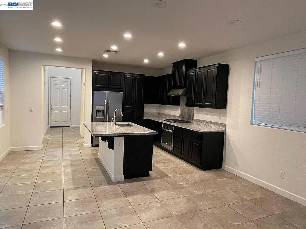 538 E Marcello Ave Property Photo 6