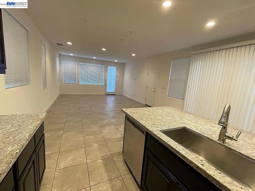 538 E Marcello Ave Property Photo 7