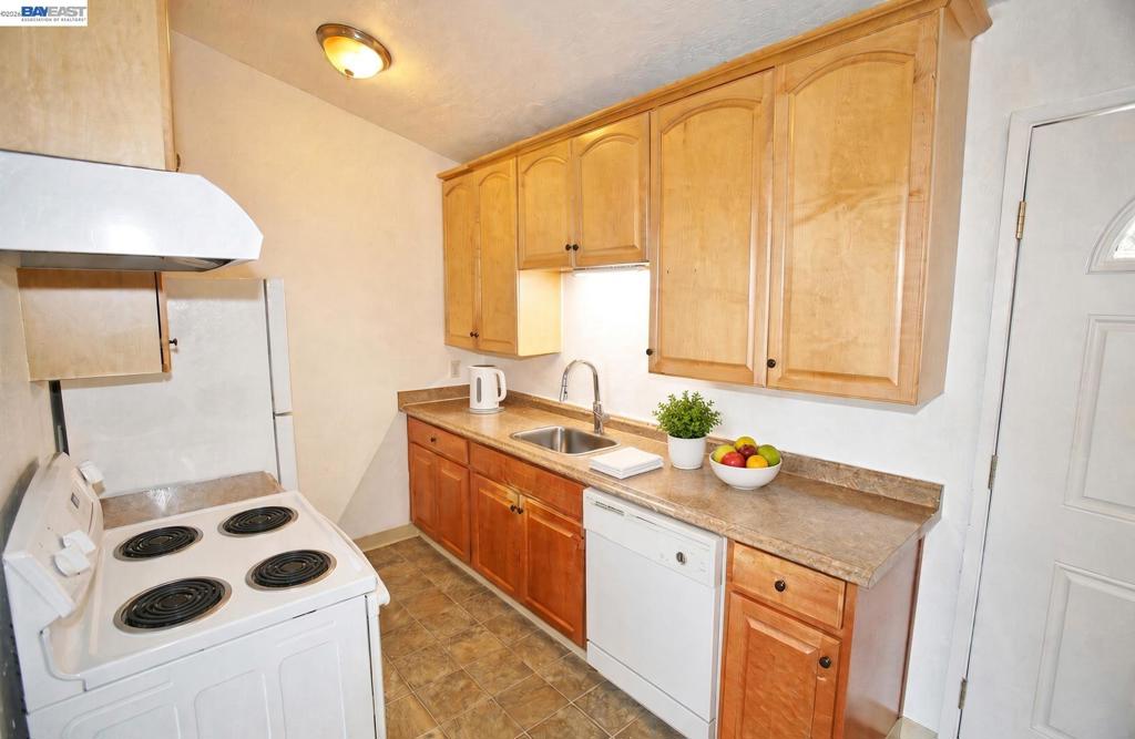 21379 Gary Dr 14 Property Photo 3
