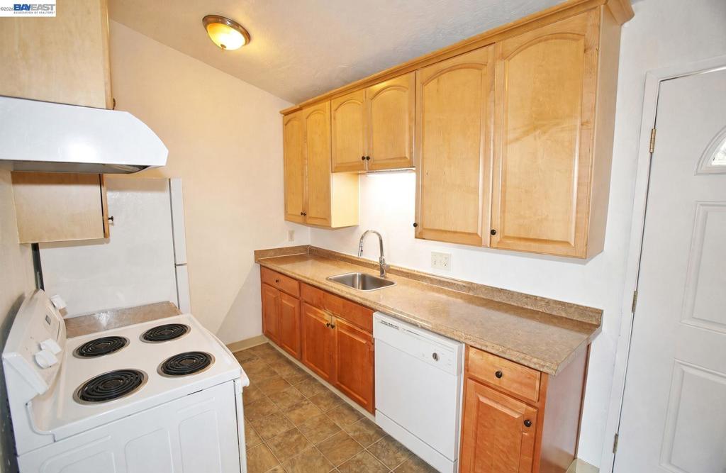 21379 Gary Dr 14 Property Photo 4