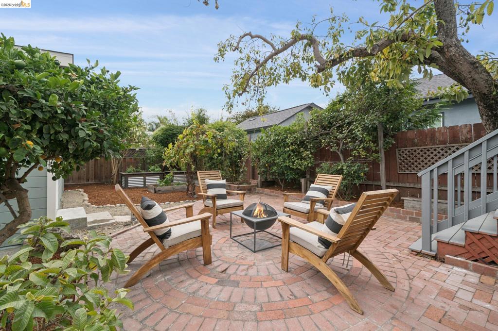 4261 Suter Street Property Photo 4