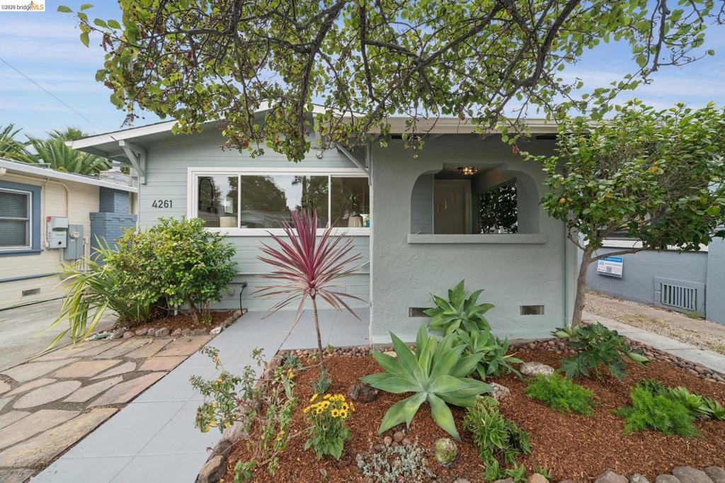 4261 Suter Street Property Photo 7