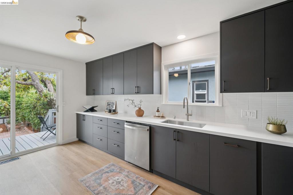 4261 Suter Street Property Photo 17