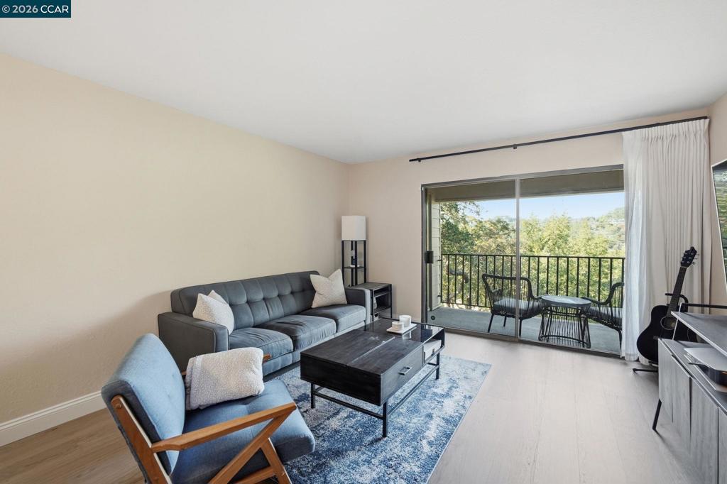 628 Via Casitas Property Photo 4