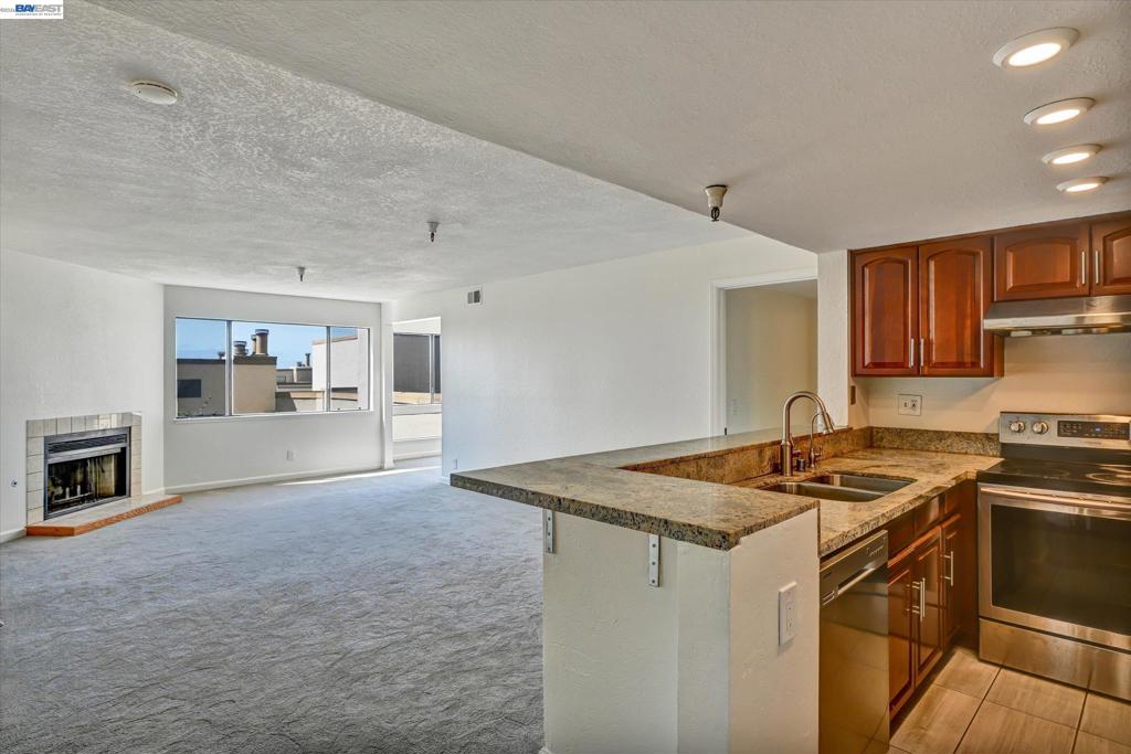 545 Pierce St 3204 Property Photo 4