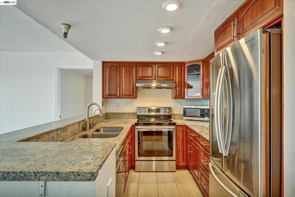 545 Pierce St 3204 Property Photo 5