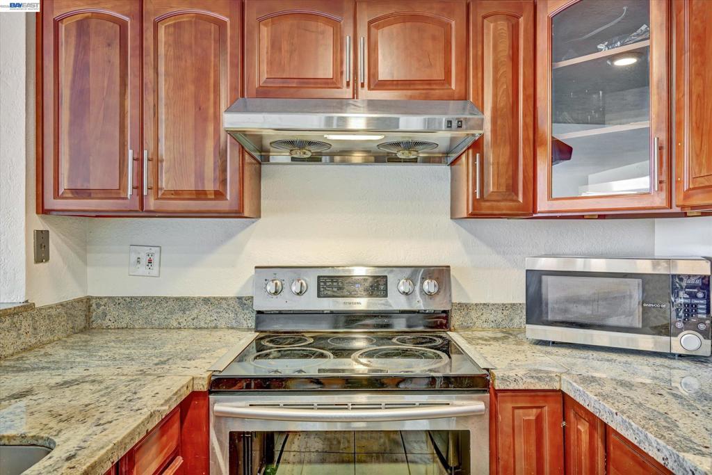 545 Pierce St 3204 Property Photo 6
