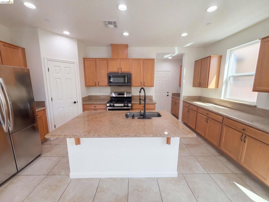 2491 Chuck Hammond Dr Property Photo 2