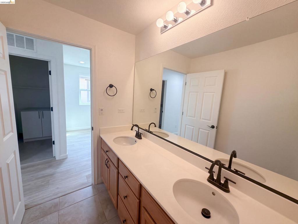 2491 Chuck Hammond Dr Property Photo 13
