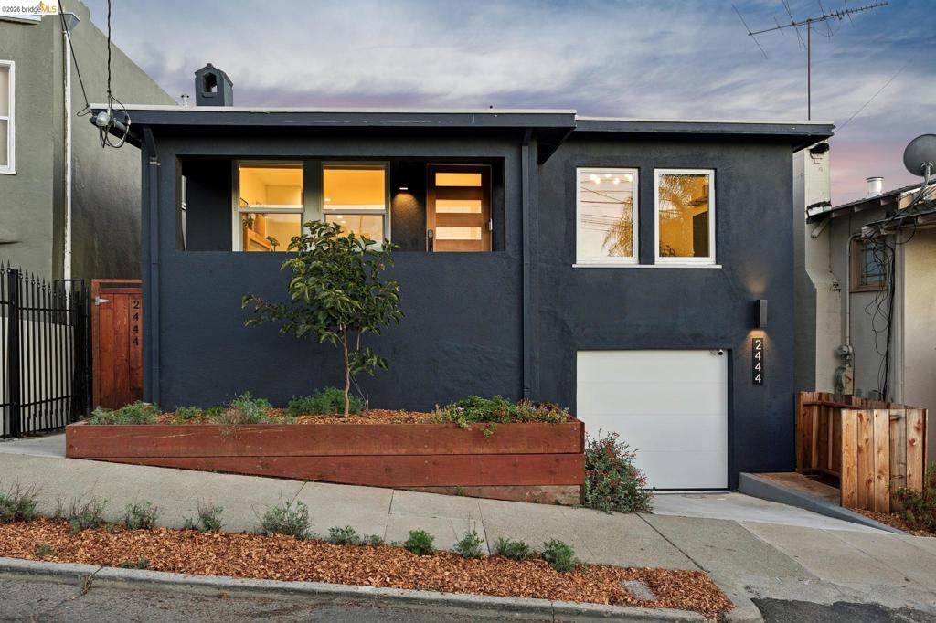 2444 Renwick St Property Photo 1