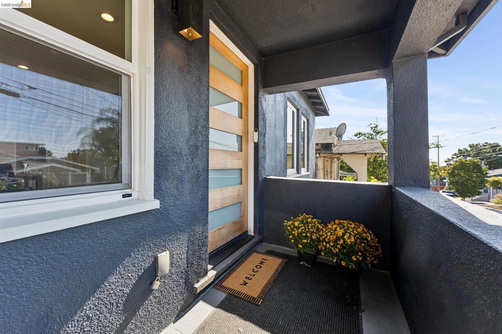 2444 Renwick St Property Photo 2